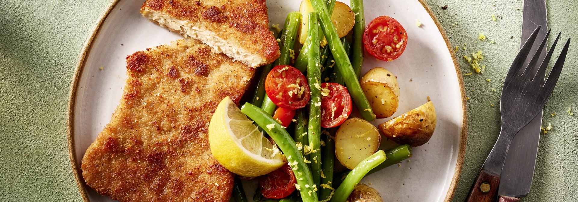 Vega Schnitzel op traditionele wijze met krieltjes en sperziebonen