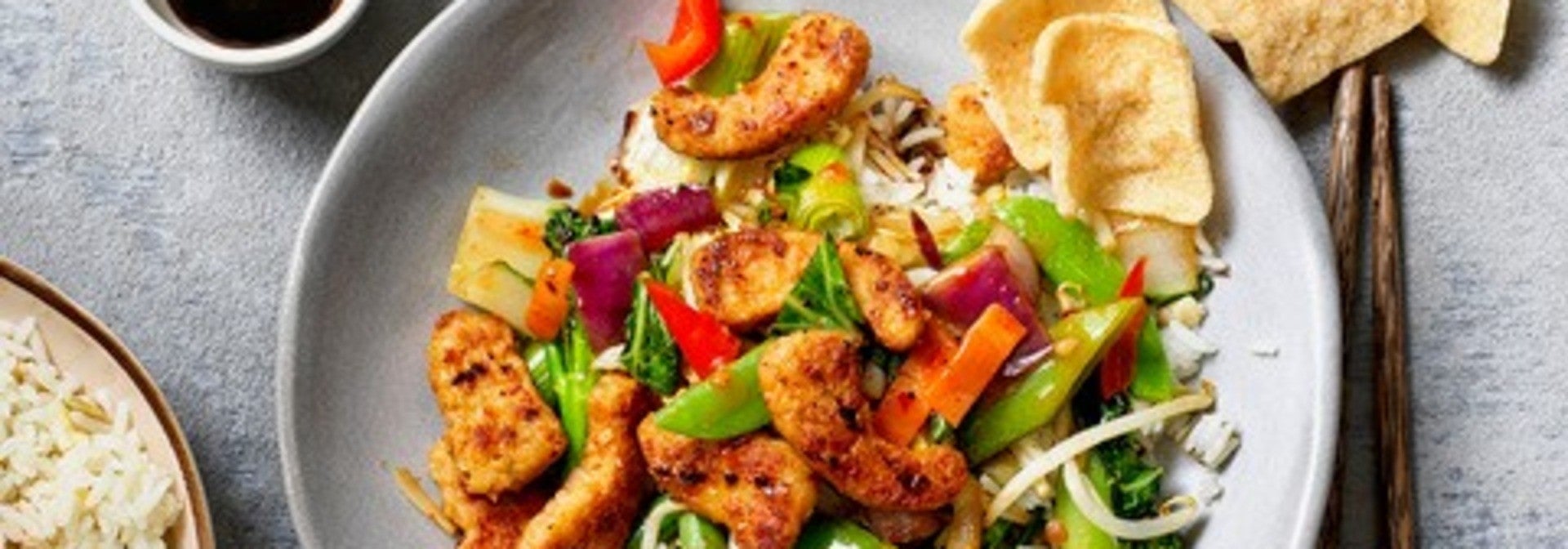 Chinese roerbak met vegetarische gegrilde stukjes
