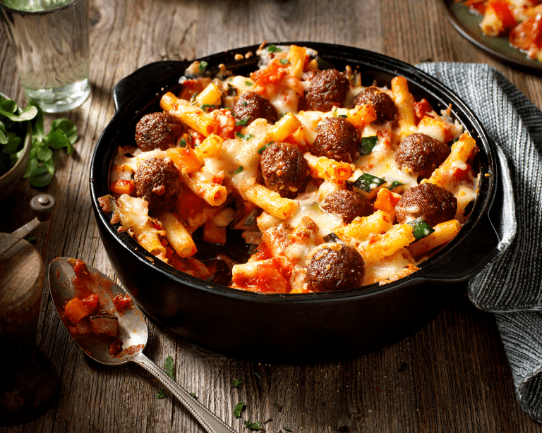 Gegratineerde pasta met pompoen en groenteballetjes