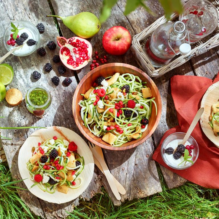 Courgette Spaghetti Salade Met Gemarineerde Stukjes Courgette Spaghetti Salade