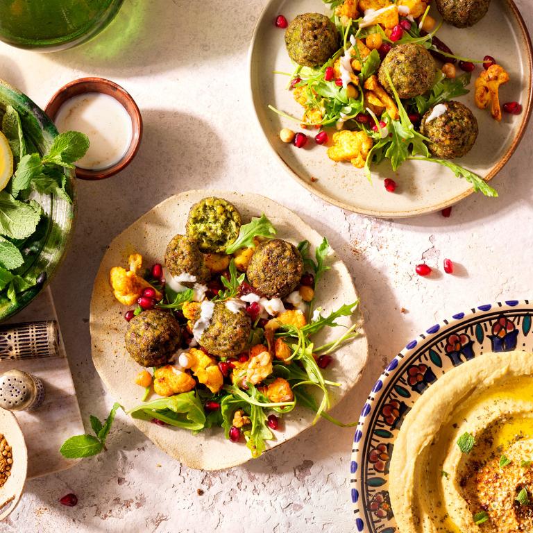 Arabische Salade Met Falafel Arabische salade in wrap