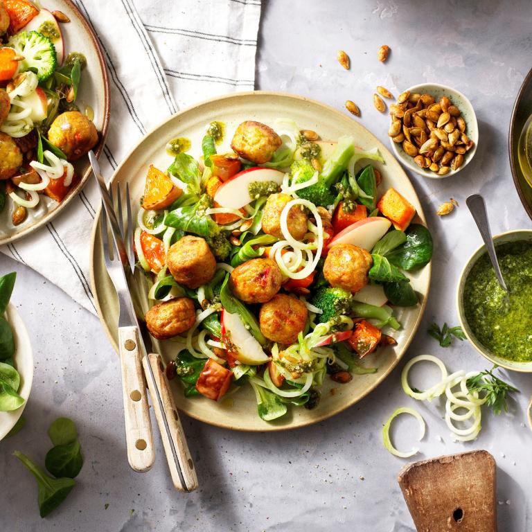 No waste salade met groenteballetjes Geen afvalsalade