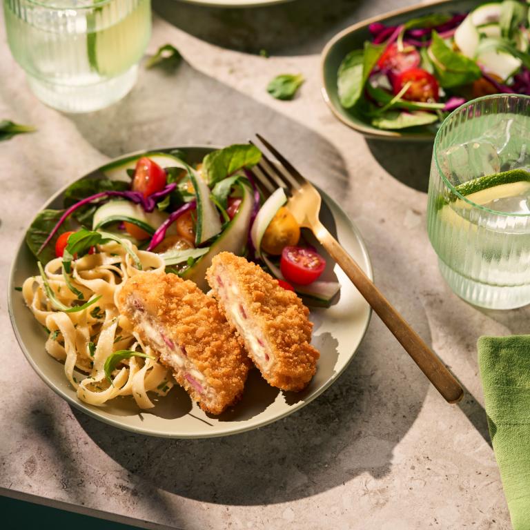 Cordon Bleu met Tagliatelle & Verse Lentesalade Cordon Bleu met Tagliatelle & Verse Lentesalade