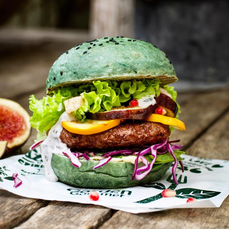 "Deluxe-tarian" Burger